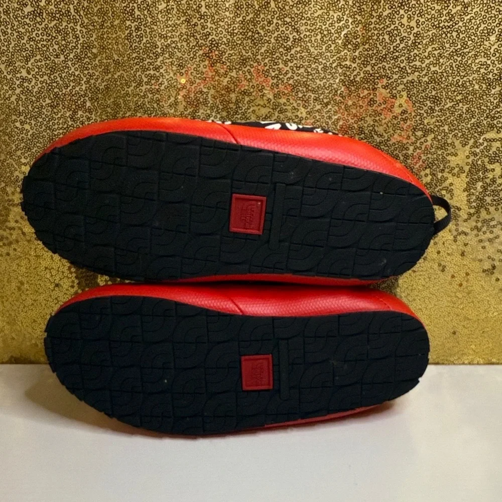 The North Face Men’s ThermoBall Traction Mule V Slip-ons black toss print